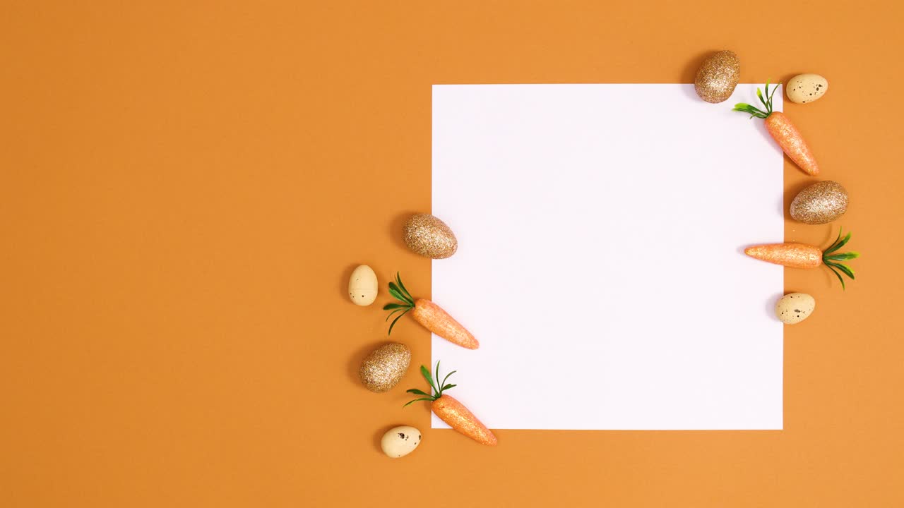 huevos de oro y zanahorias se mueven alrededor de la nota de tarjeta de papel en fondo naranja. detener el movimiento mínimo plana