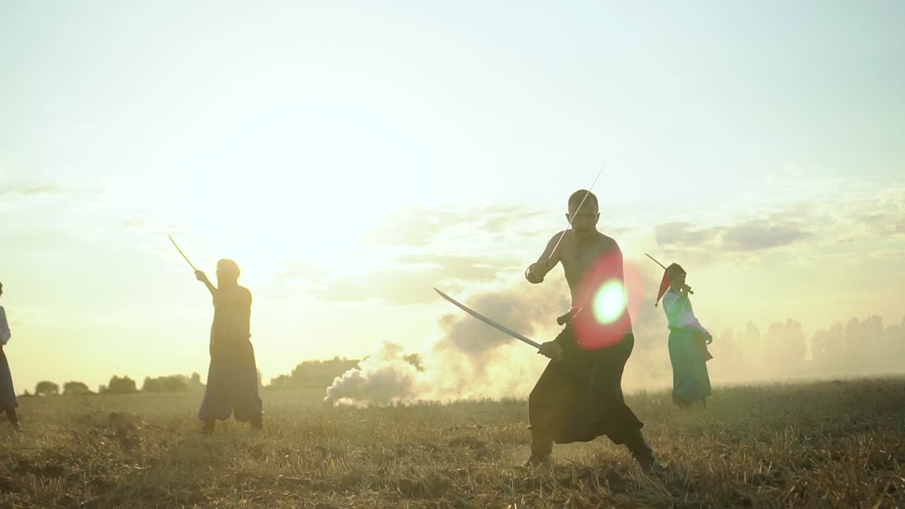 우크라이나의 코사크 군대는 전쟁터에서 칼로 싸운다.