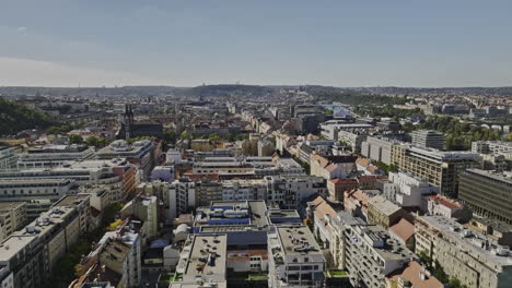 Praga-Chequia-Antena-V54-Drone-Sobrevuelo-Del-Barrio-De-Karlin-Entre-Las-Calles-Krizikova-Y-Sokolovska-Capturando-El-Paisaje-Urbano-Comercial-Y-Residencial-Durante-El-Día---Filmado-Con-Cine-Mavic-3---Noviembre-De-2022