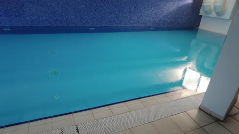 piscina cubierta vacía