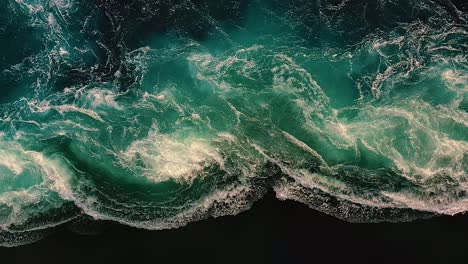 Waves-of-water-of-the-river-and-the-sea-meet-each-other-during-high-tide-and-low-tide.