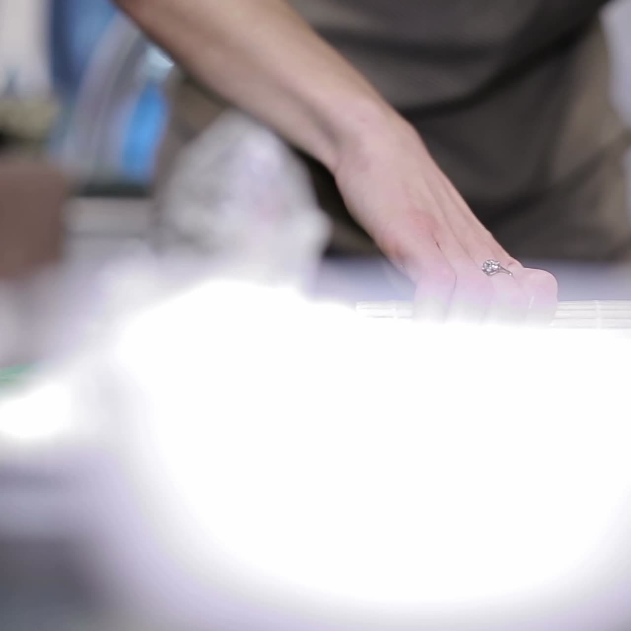 prepare los rollos de sushi japoneses