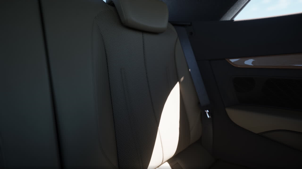 primer plano de un asiento trasero de cuero perforado en un coche moderno