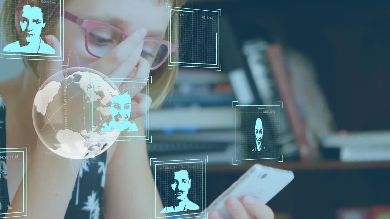 animación del procesamiento de datos sobre una mujer caucásica que usa un teléfono inteligente