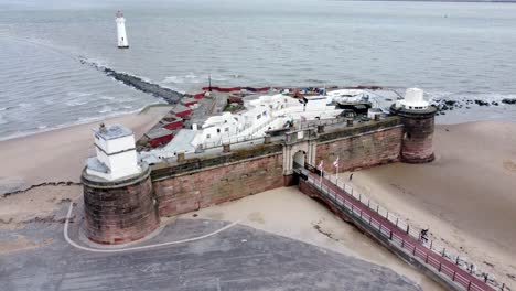 fort perch rock new brighton arenisca defensa costera batería museo y faro vista aérea órbita derecha