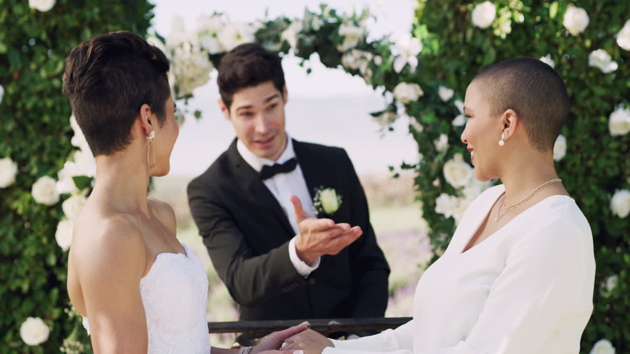 이 순간은 그들의 삶에서 한 획을 그은 순간입니다.