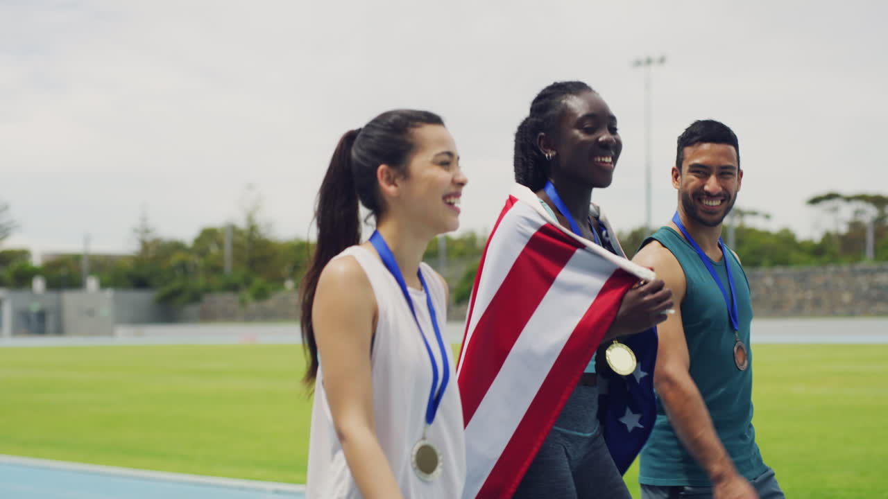 Atleta americana, medagliata d'oro, con una
