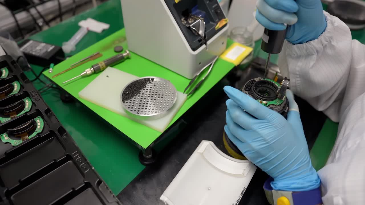 렌즈에 부착 된 나사는 근접 촬영