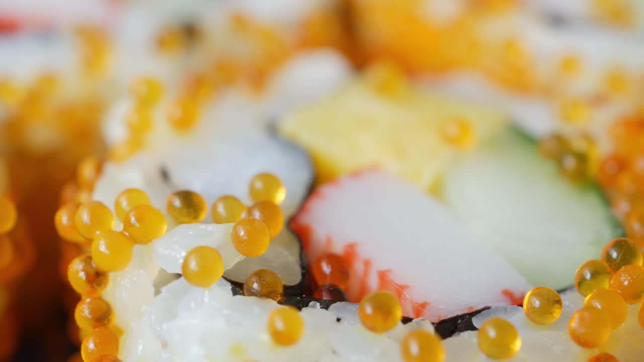 연어, 새우, 아보카도 를  ⁇ 은 수시 롤