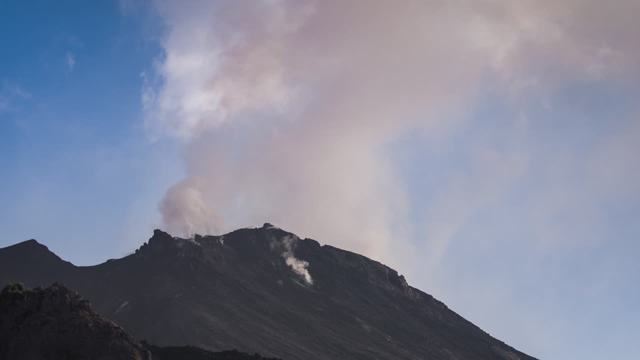 volcán stromboli 4k 38