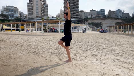 Beach-is-great-place-to-exercise-in-the-Summer