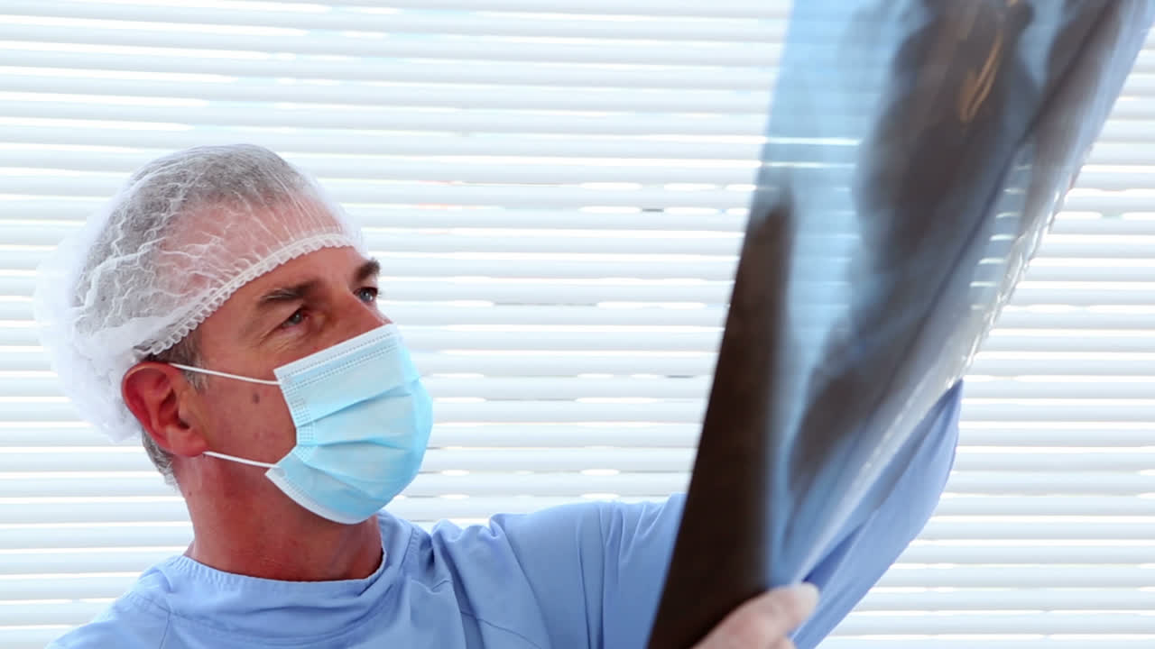 x선 을 연구 하는 외과 의사