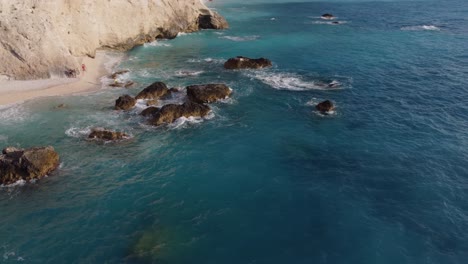 Narrow-beach-of-Porto-Katsiki-under-precipitous-cliffs,-Lefkada-Island