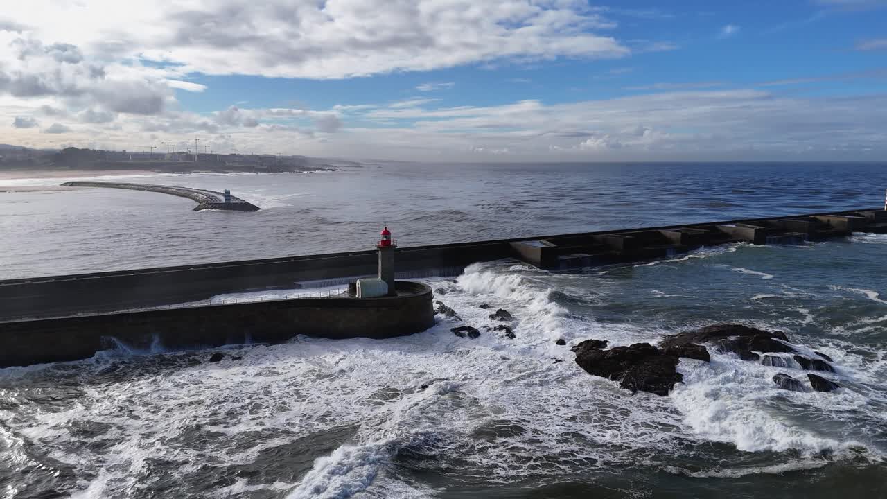 Slow-motion waves crashing near Farolim de Felgueiras in Porto