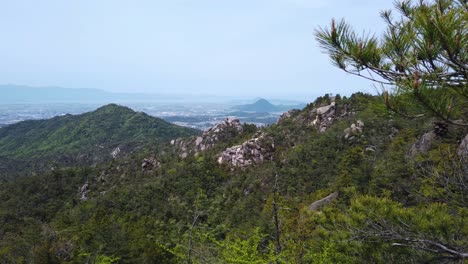 alpes konze en la ruta de senderismo de la prefectura de shiga, japón