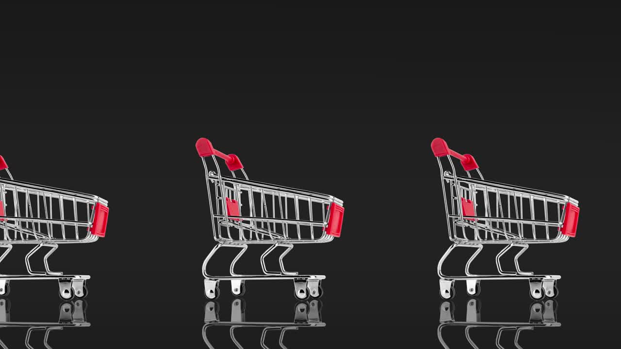 animación de bucle sin costuras con muchos carros de compras metálicos vacíos de color rojo contra un fondo negro oscuro, vista lateral, espacio de copia