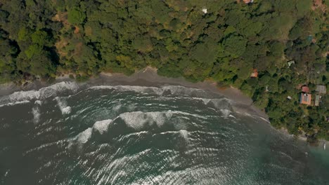 rotación cinematográfica de drones de la costa tropical