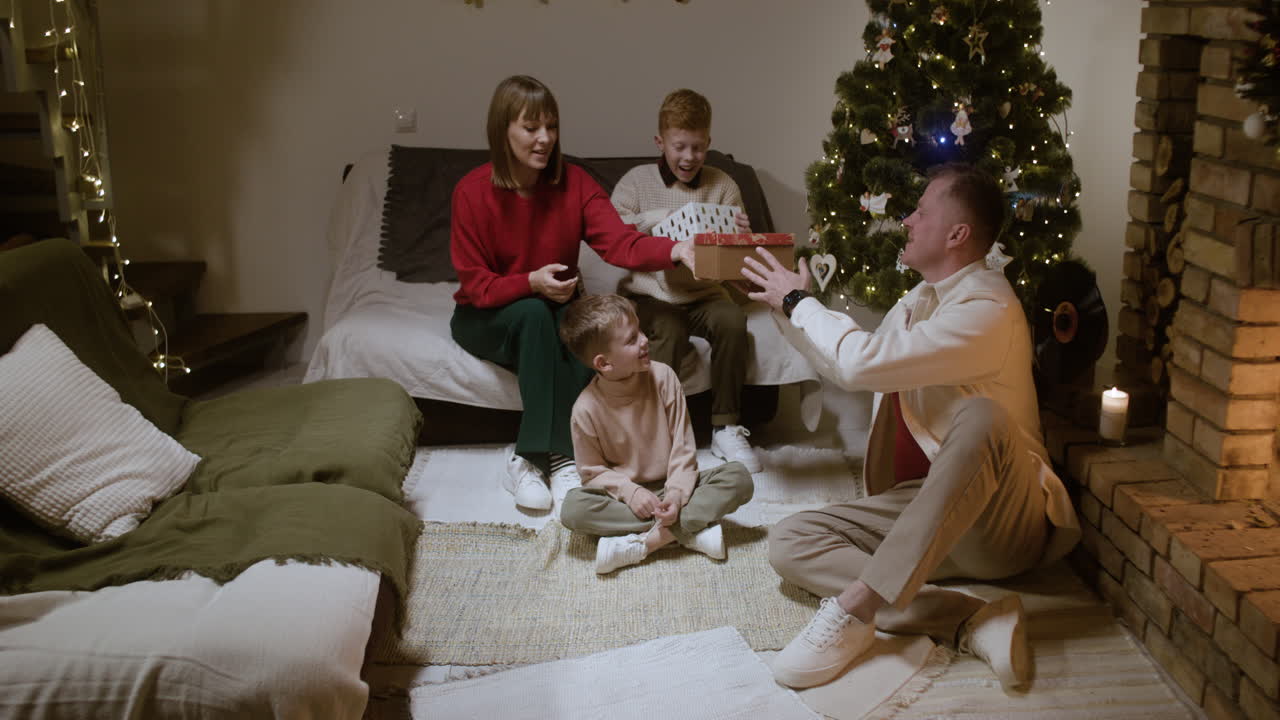 celebración de la víspera de año nuevo en la sala de estar.