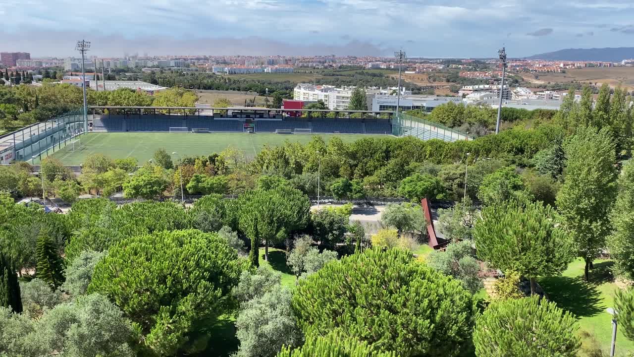 시립 경기장 마리오 윌슨, 시인 공원 및 포르투갈 오에이라스 시의 패닝 샷