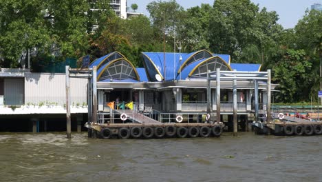 icon siam shuttle boat dock along the chao phraya river