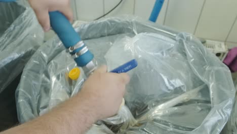 proceso de fabricación en una planta moderna de bebidas