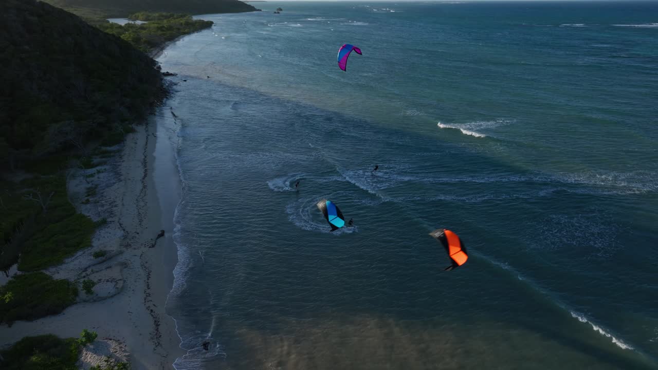 kiteboarding en la playa