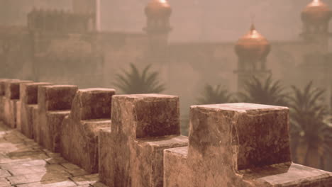 explorando la antigua arquitectura de una ciudad oriental al anochecer