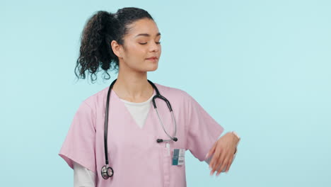 Enfermera,-Atención-Médica-Y-Mujer-En-El-Estudio-Señalando