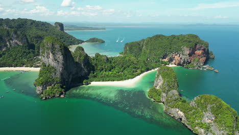 panoramiczny widok z powietrza plaży railay w krabi w tajlandii