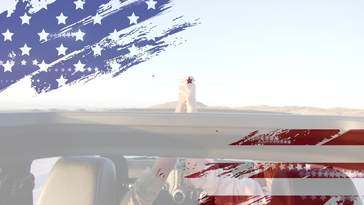 animación de la bandera de los ee.uu. sobre mujeres diversas felices en el coche por la playa en verano