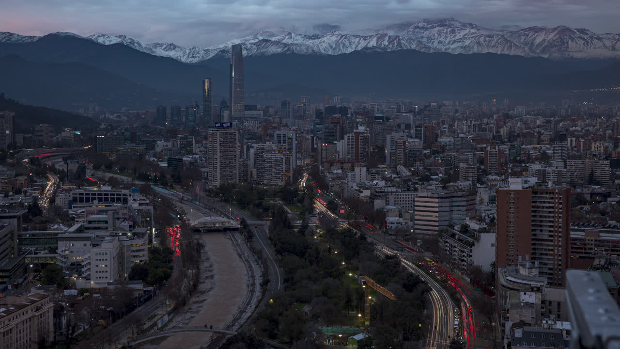 Skyline di Santiago del Cile, time lapse mattutino.