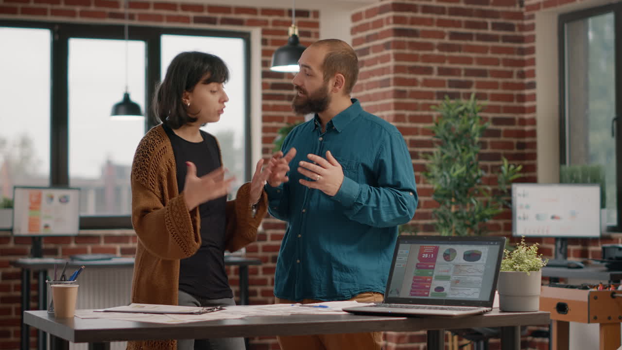 colaboración en equipo en una oficina moderna