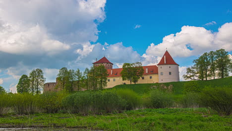 Herrliches-Schloss-Bauska-Lettland-Europäisch