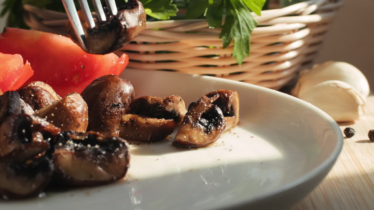 Roasted Mushrooms with Tomatoes