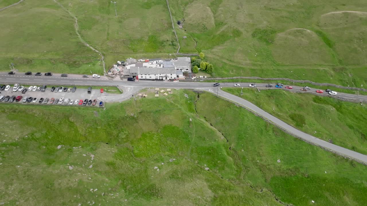 Traffic On A592 Summit Next To The Kirkstone Pass Inn. Kirkstone Pass, Lake District, Cumbria, UK