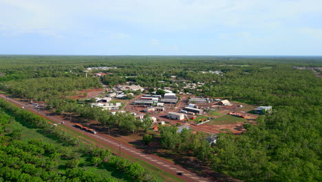zona industrial en una pequeña ciudad rural en el interior de australia drone aéreo