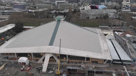 Drohnenaufnahme,-Die-Sich-Von-Der-Klimaversprechen-Arena-Entfernt,-Um-Alle-Laufenden-Bauarbeiten-Zu-Zeigen