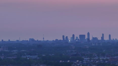 Atmosphärischer-Dunst-über-Der-Stadt-Rotterdam-Und-Dem-Fluss-Noord-Als-Sonnenuntergänge