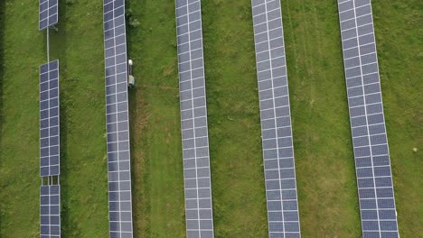 Vista-Aérea-De-Drones-Del-Parque-Solar