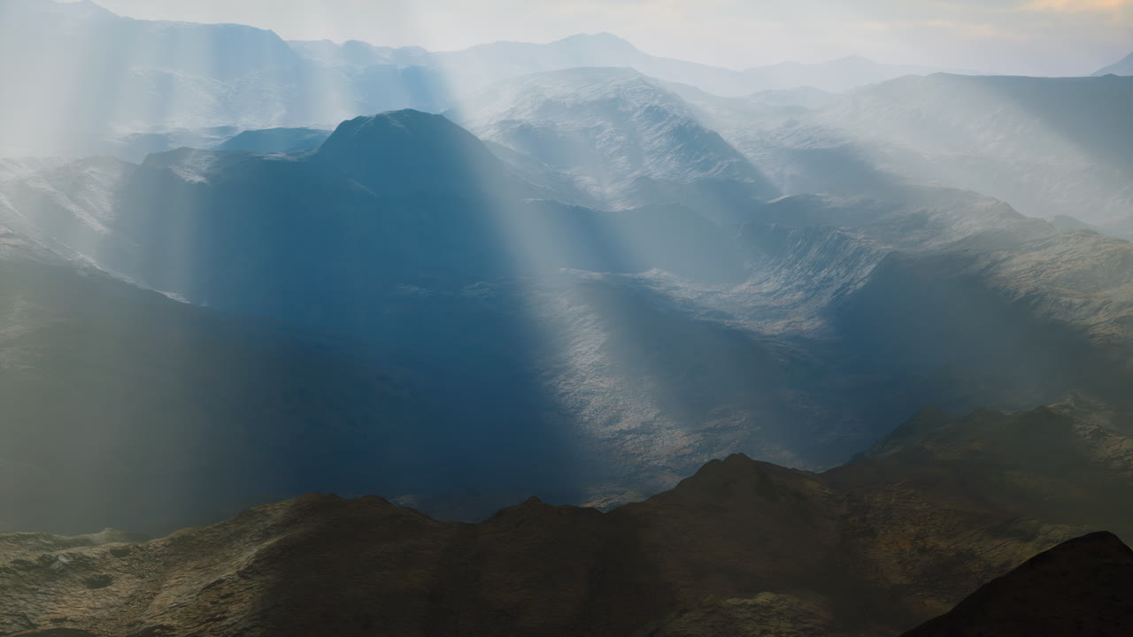 아침 안개로 뒤 ⁇ 인 알프스 산맥