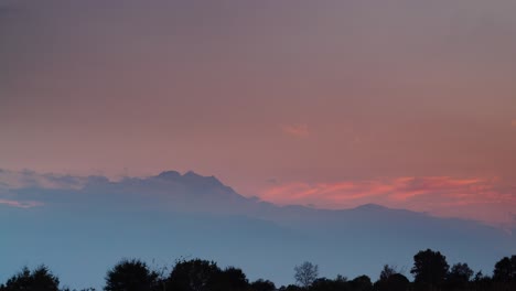 puesta de sol sobre el monte olimpo, grecia