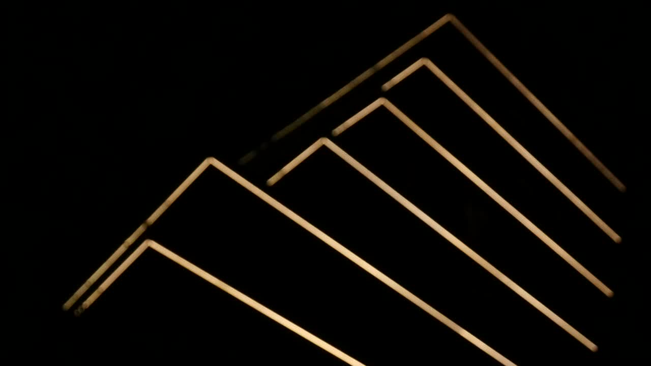 고층 건물의 조명이 꺼집니다.