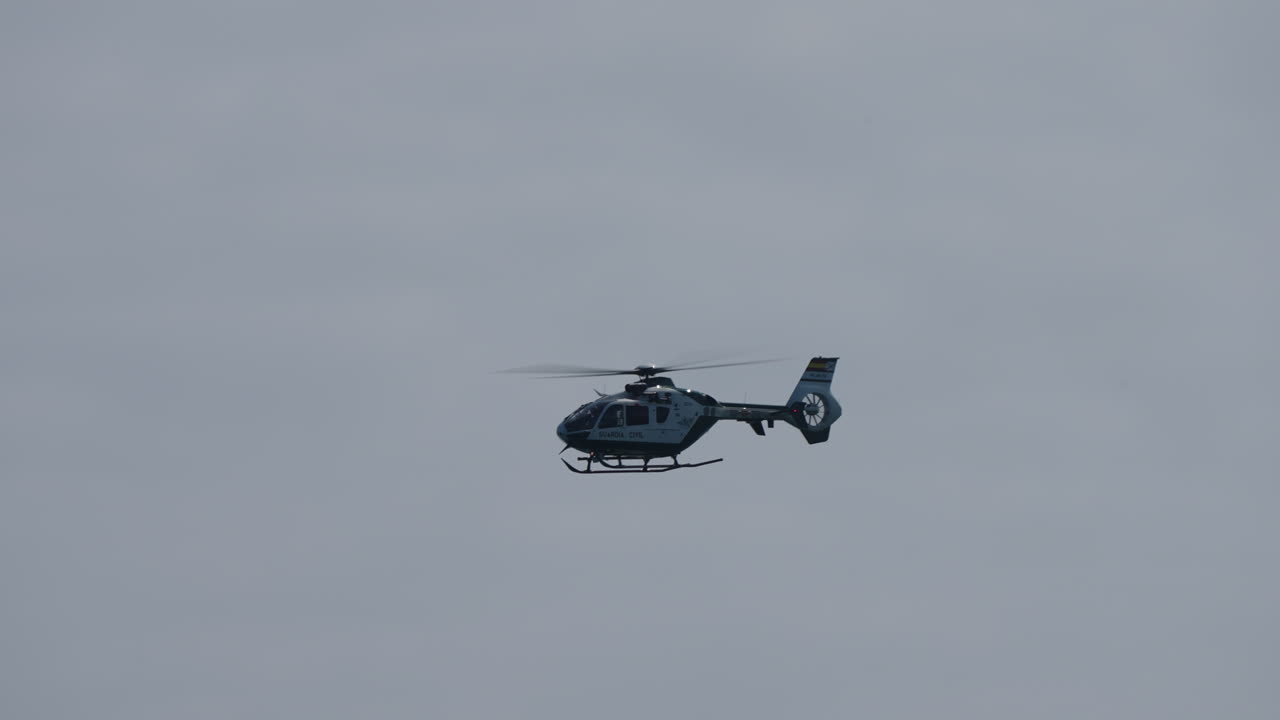 helicóptero en vuelo