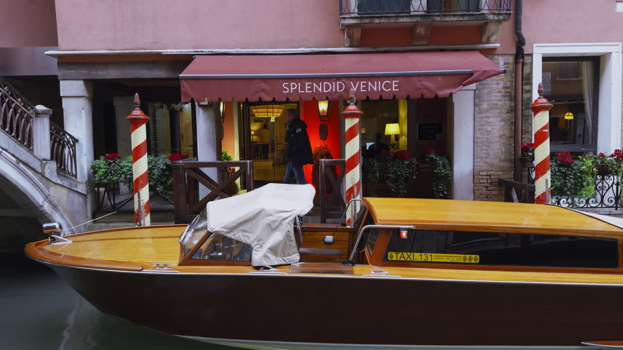 Splendid Venice Hotel and Gondola Taxi on Canal
