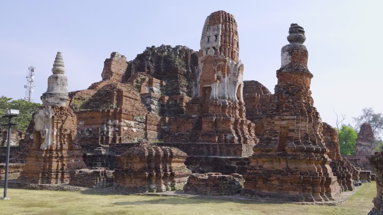 Stunning Buddhist temple ruins at Ayutthaya near Bangkok, Thailand