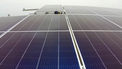 Photovoltaik-Solarmodule-Werden-Beim-Solar-Array-Farm-Projekt-In-Jambur,-Gambia,-Westafrika,-Installiert