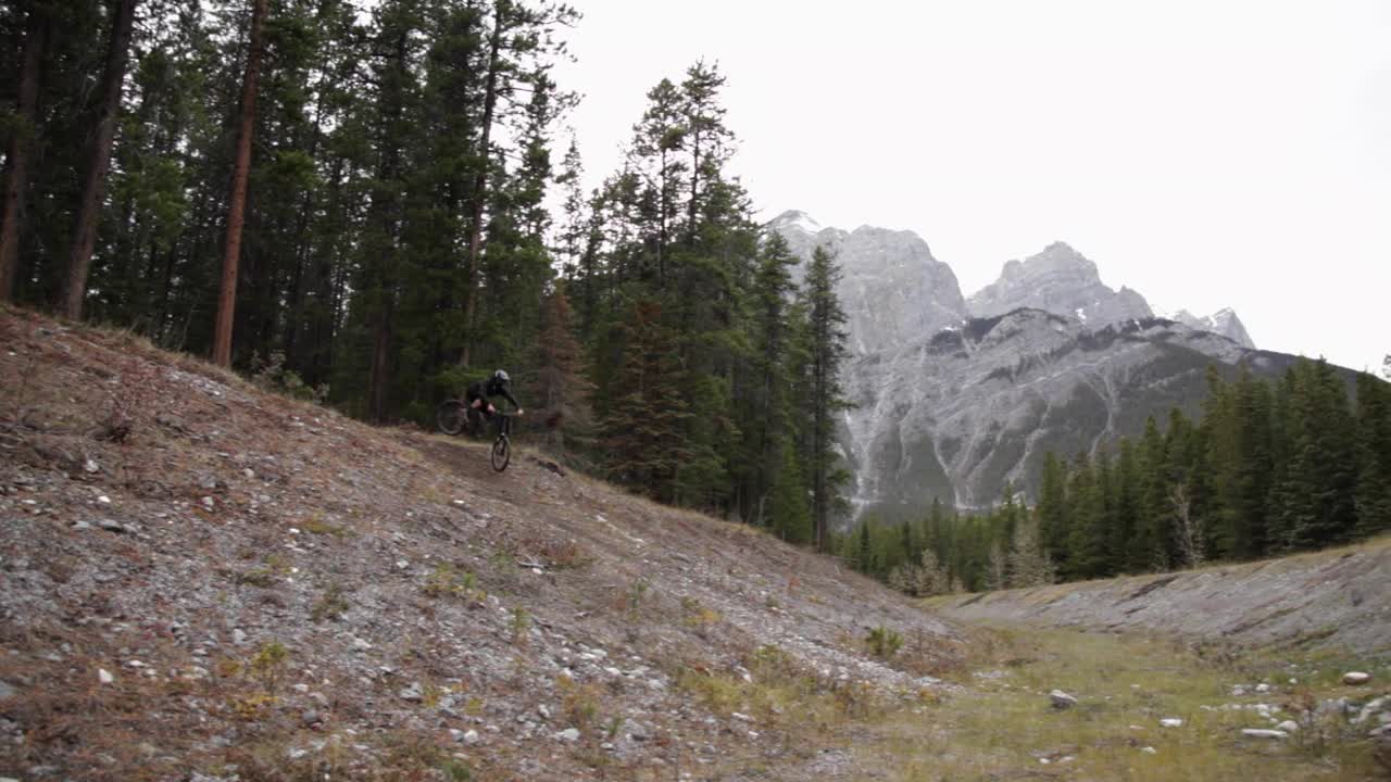 Biker rides trough a slopepan