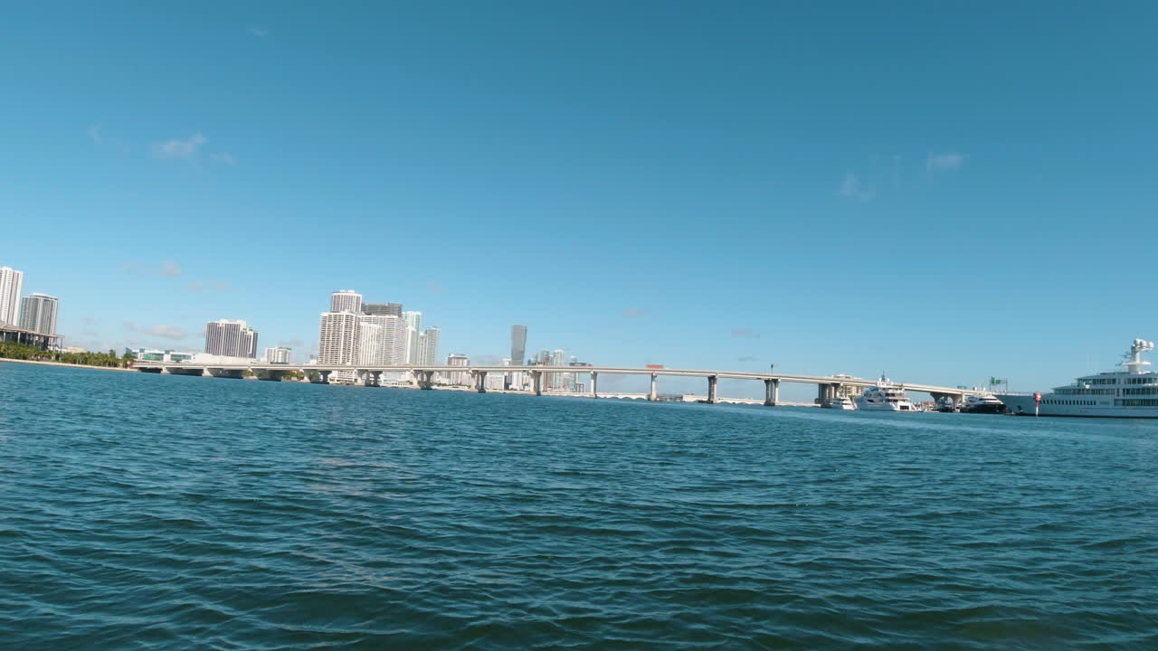 플로리다 마이애미 근처 의 요트 의 수위 전망