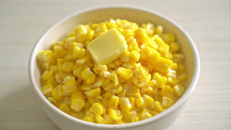 buttered corn or sweet corn with butter