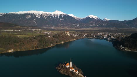 increíble hiperlapso aéreo sobre el lago bled, eslovenia